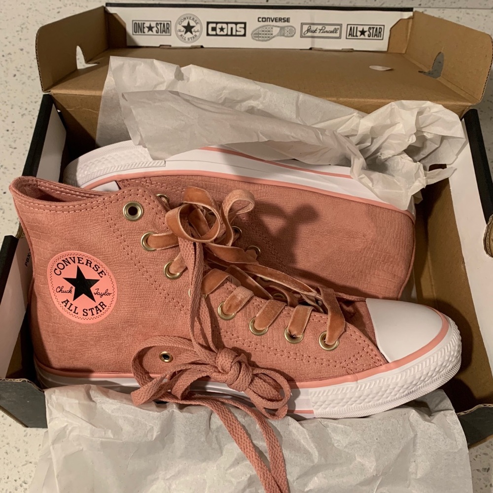 Chuck Taylor All Star Hi Gator Glam (Women's)
